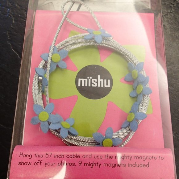 Mishu Magnet Photo Cable with Blue Flowers - Picture 1 of 3
